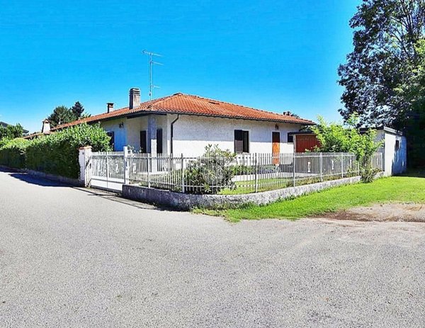 casa indipendente in vendita ad Ispra