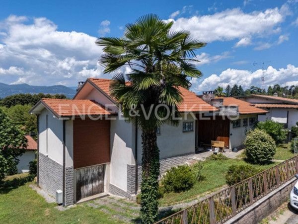 casa indipendente in vendita ad Ispra