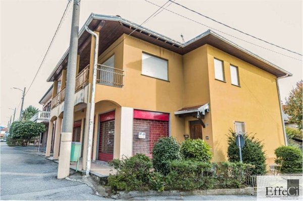 casa indipendente in vendita ad Ispra
