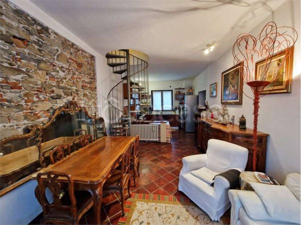 appartamento in vendita ad Ispra in zona Cascine