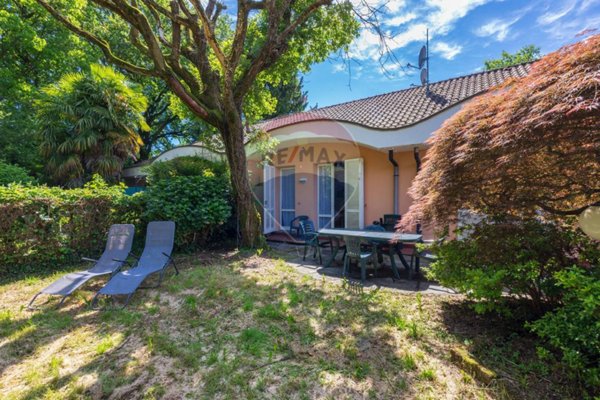 casa indipendente in vendita ad Ispra