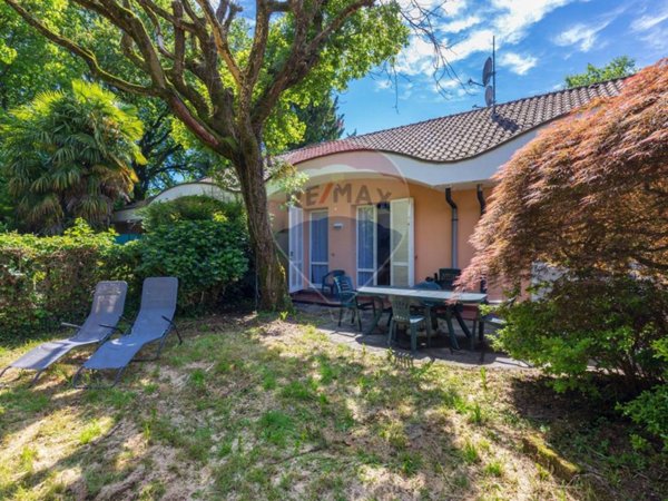 casa indipendente in vendita ad Ispra