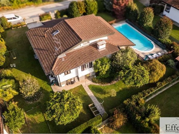 casa indipendente in vendita ad Ispra in zona Barza