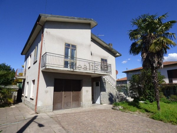 casa indipendente in vendita ad Ispra