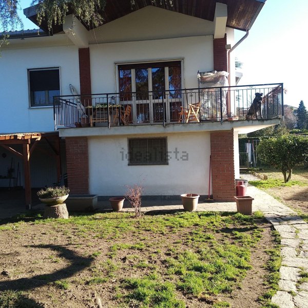 casa indipendente in vendita ad Ispra in zona Barza