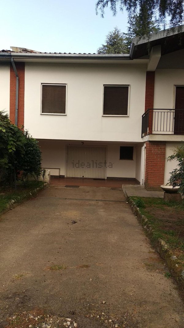 casa indipendente in vendita ad Ispra in zona Barza