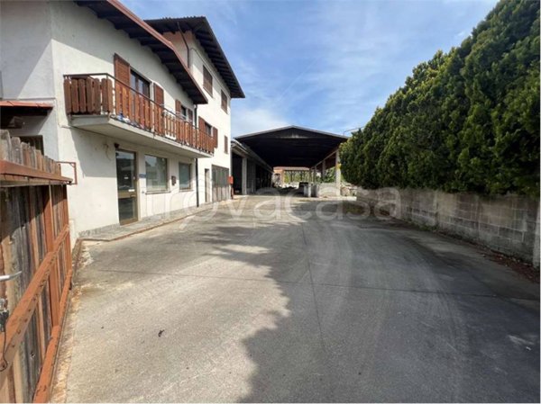 locale commerciale in vendita ad Ispra