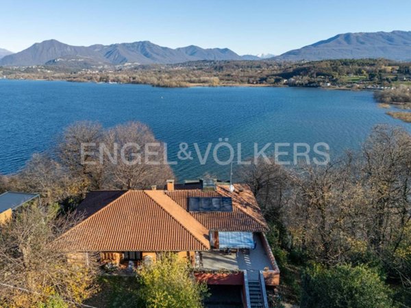 casa indipendente in vendita ad Ispra