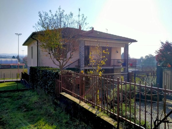 casa indipendente in vendita ad Ispra