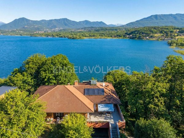 casa indipendente in vendita ad Ispra