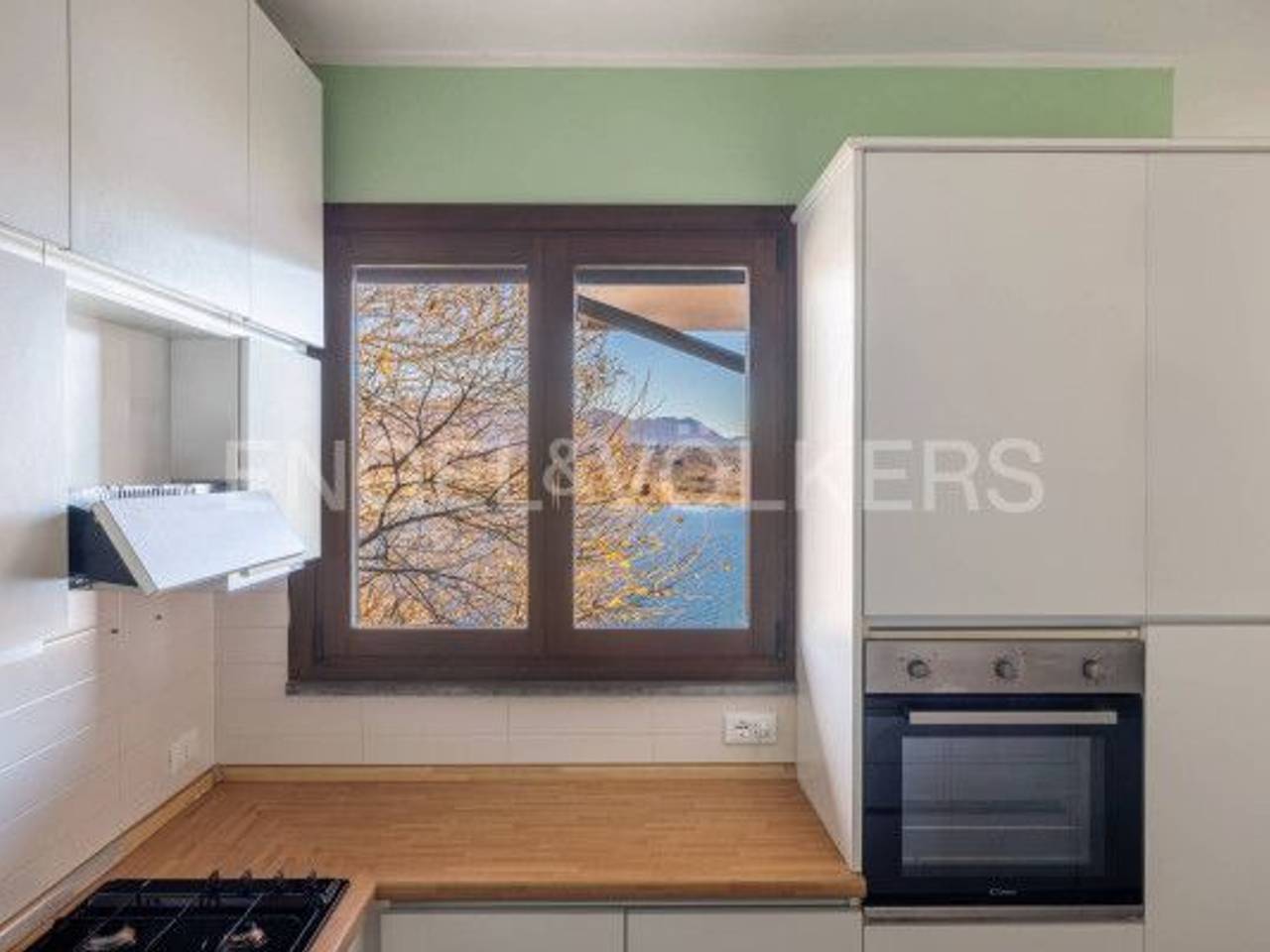 casa indipendente in vendita ad Ispra in zona Cascine