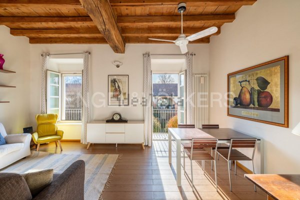 appartamento in vendita ad Ispra in zona Quassa