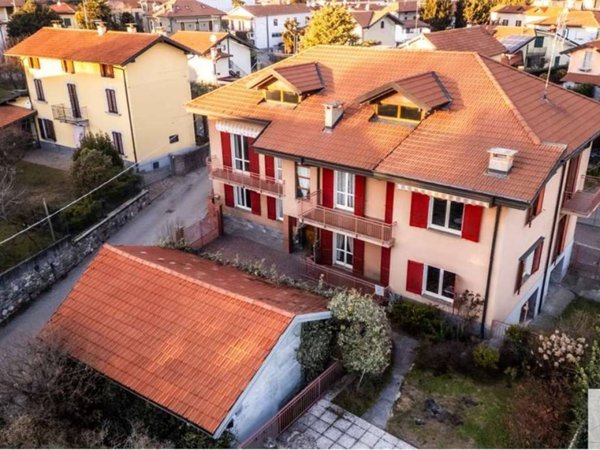 casa indipendente in vendita ad Ispra