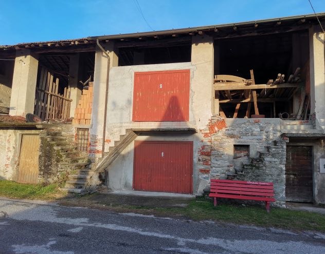 casale in vendita ad Ispra