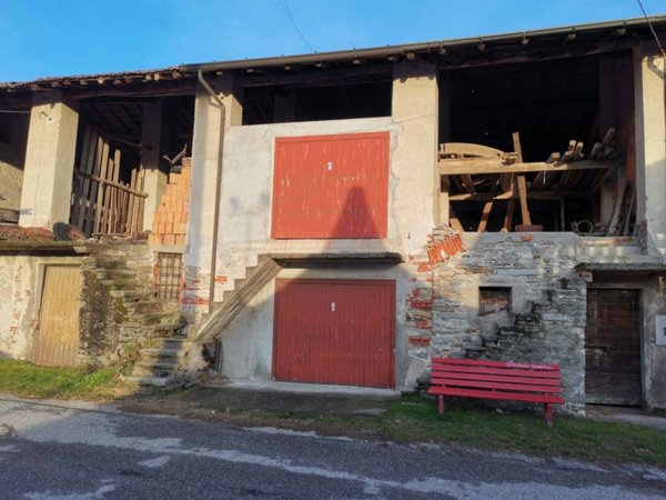 casale in vendita ad Ispra