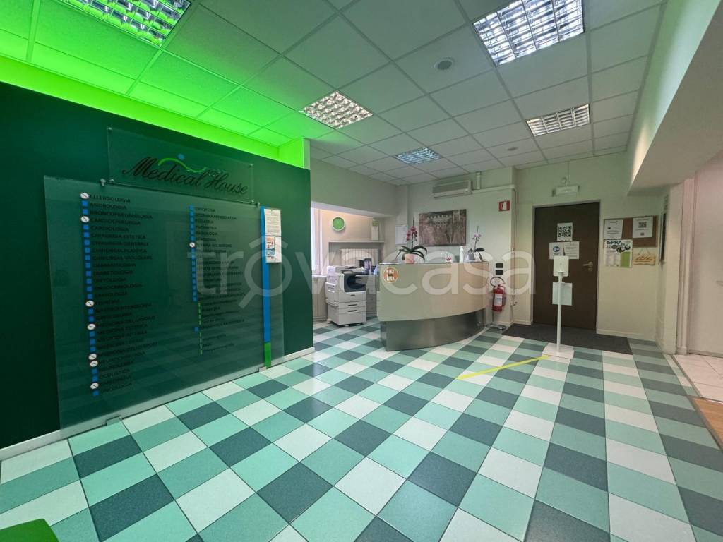 negozio in vendita ad Ispra