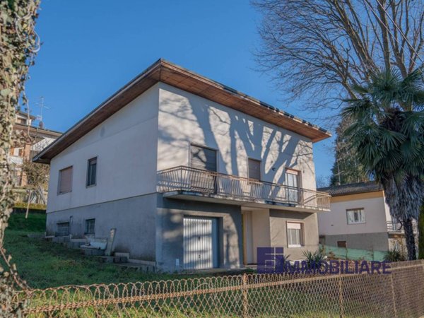 casa indipendente in vendita ad Ispra in zona Barza