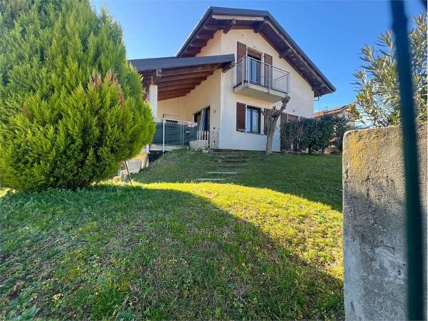 casa indipendente in vendita ad Ispra