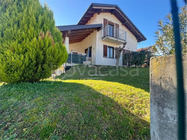 casa indipendente in vendita ad Ispra