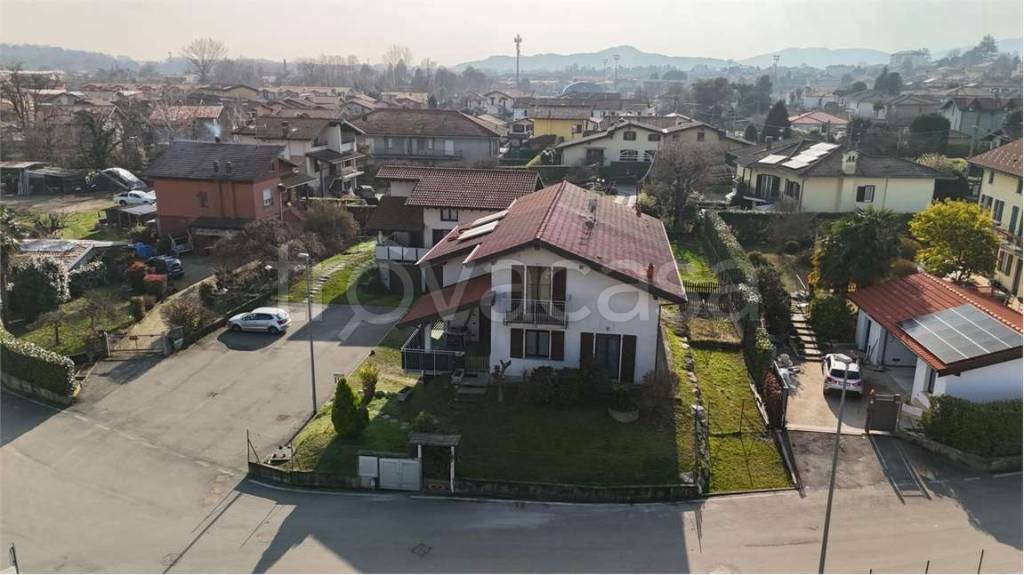 casa indipendente in vendita ad Ispra