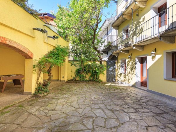 casa indipendente in vendita ad Ispra