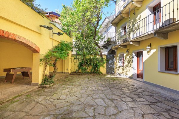 casa indipendente in vendita ad Ispra