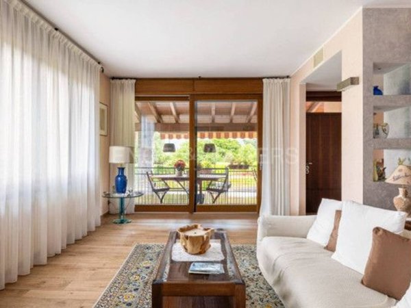 casa indipendente in vendita ad Ispra in zona Quassa