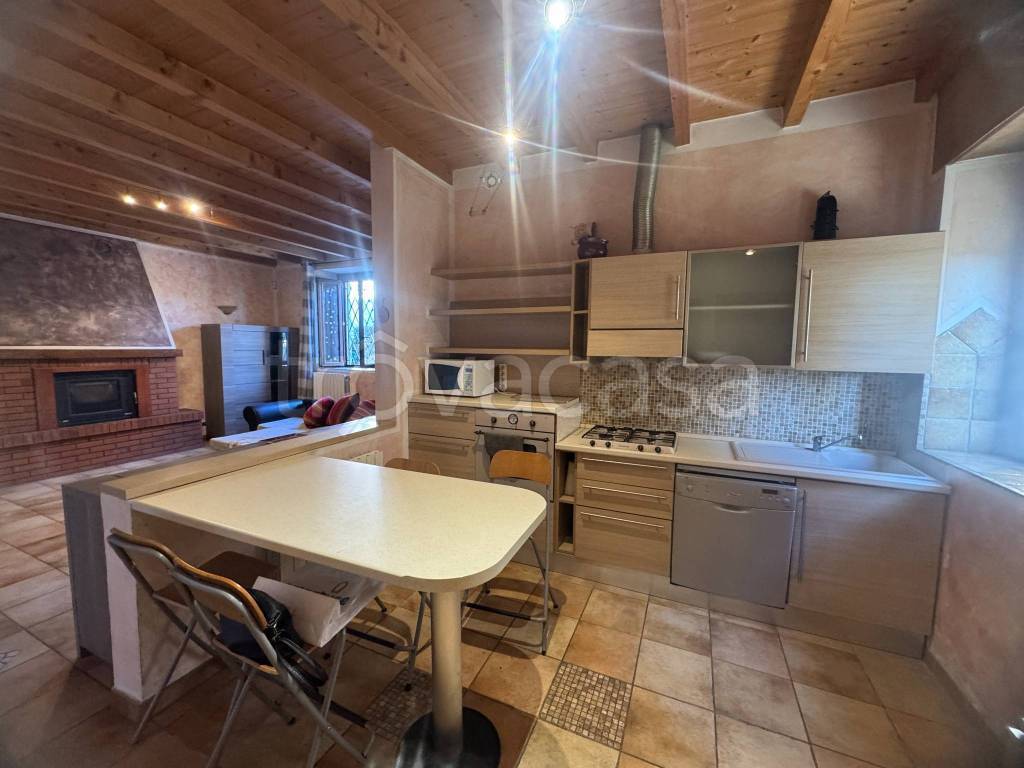 casa indipendente in vendita ad Ispra in zona Cascine