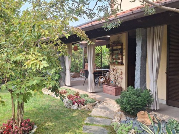 casa indipendente in vendita ad Ispra