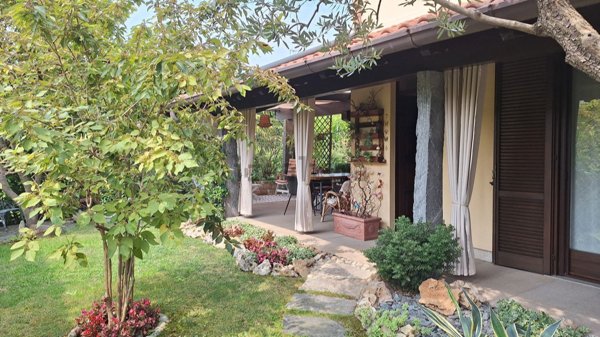 casa indipendente in vendita ad Ispra