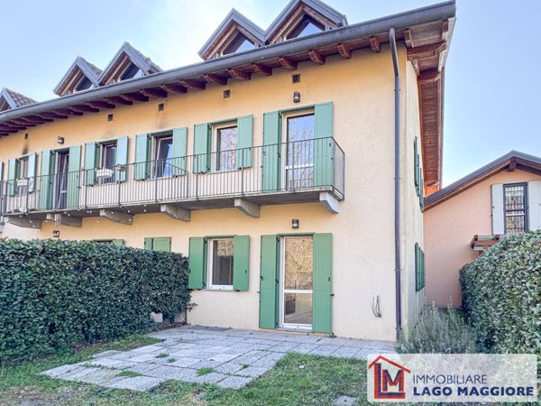casa indipendente in vendita ad Ispra in zona Quassa