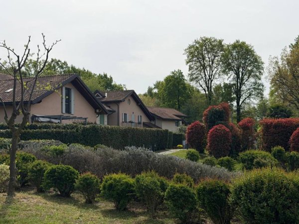 casa indipendente in vendita ad Ispra in zona Quassa