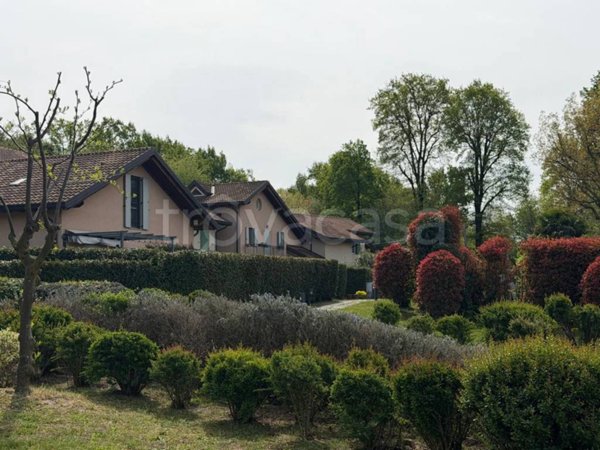 casa indipendente in vendita ad Ispra in zona Quassa