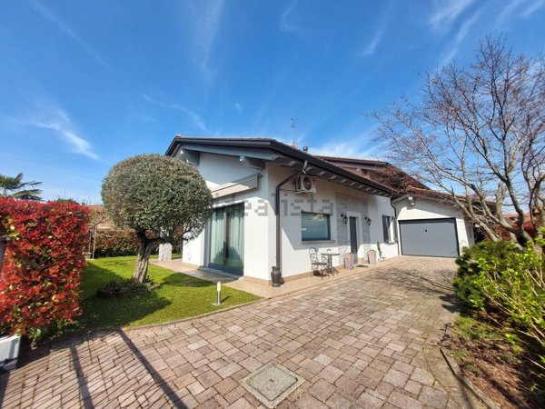 casa indipendente in vendita ad Ispra