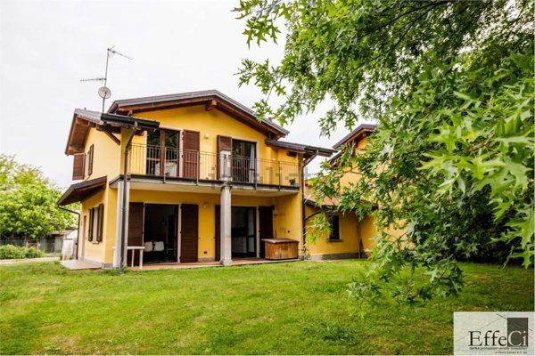 casa indipendente in vendita ad Ispra