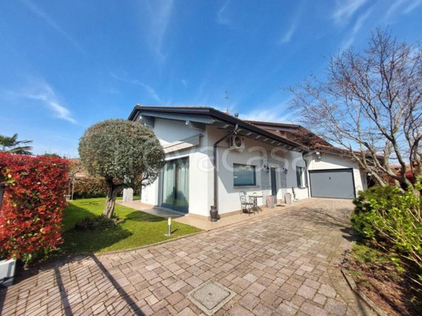 casa indipendente in vendita ad Ispra