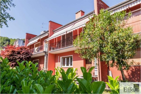 casa indipendente in vendita ad Ispra