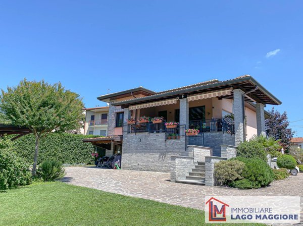 casa indipendente in vendita ad Ispra in zona Cascine