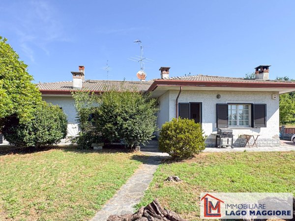 casa indipendente in vendita ad Ispra in zona Cascine