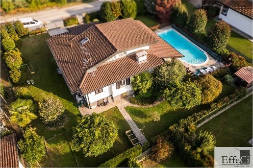 casa indipendente in vendita ad Ispra in zona Barza