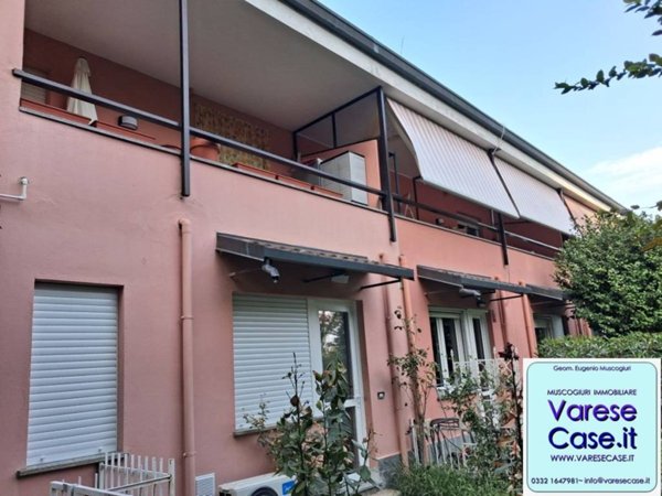 appartamento in vendita ad Ispra in zona Cascine