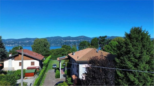 casa indipendente in vendita ad Ispra in zona Cascine
