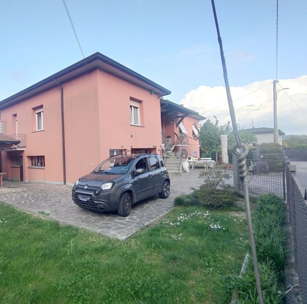 casa indipendente in vendita ad Ispra