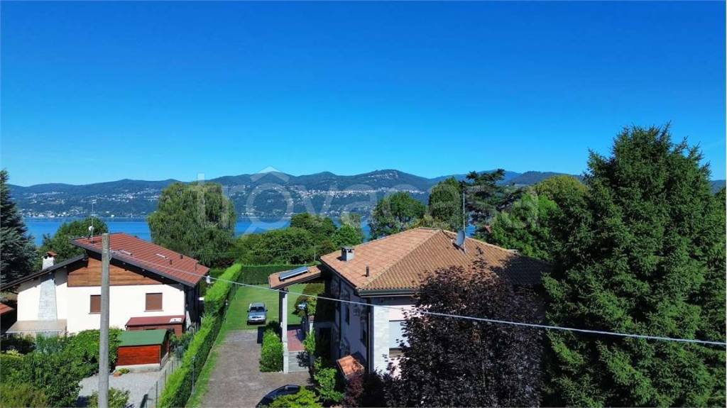 casa indipendente in vendita ad Ispra in zona Cascine