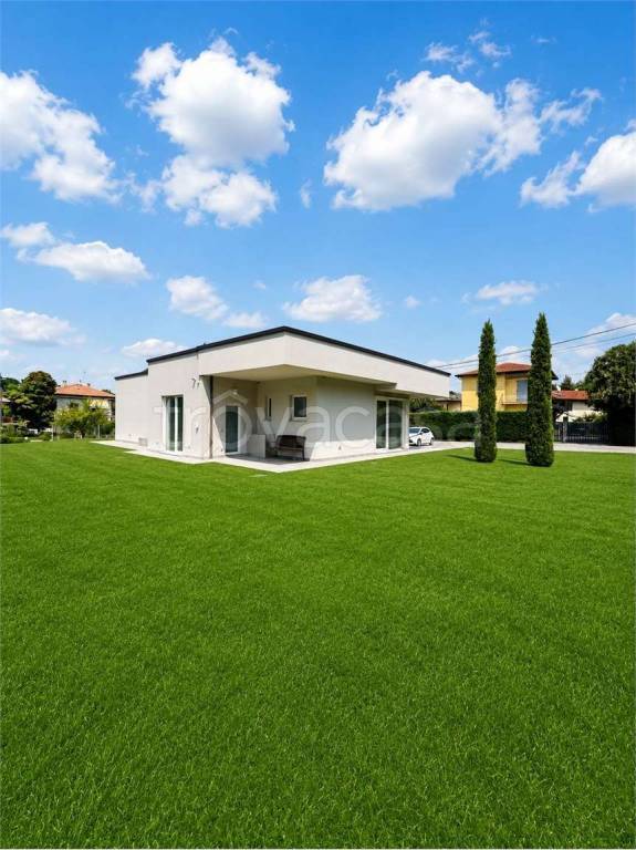 casa indipendente in vendita ad Ispra in zona Cascine