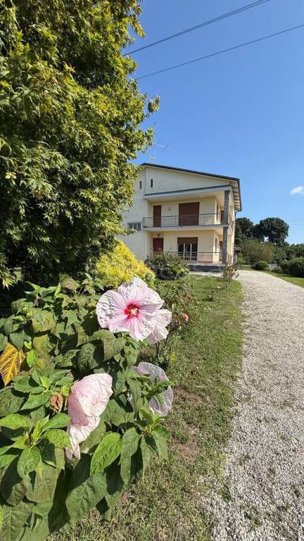 casa indipendente in vendita ad Ispra in zona Quassa
