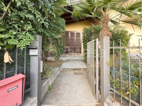 casa indipendente in vendita ad Ispra in zona Cascine