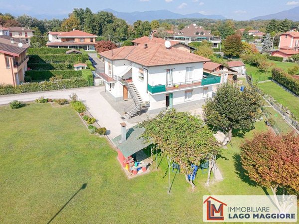 casa indipendente in vendita ad Ispra in zona Cascine