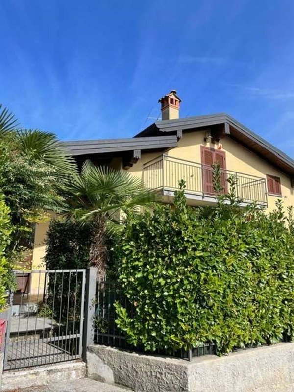 casa indipendente in vendita ad Ispra