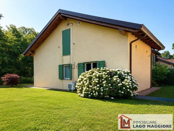 casa indipendente in vendita ad Ispra in zona Quassa